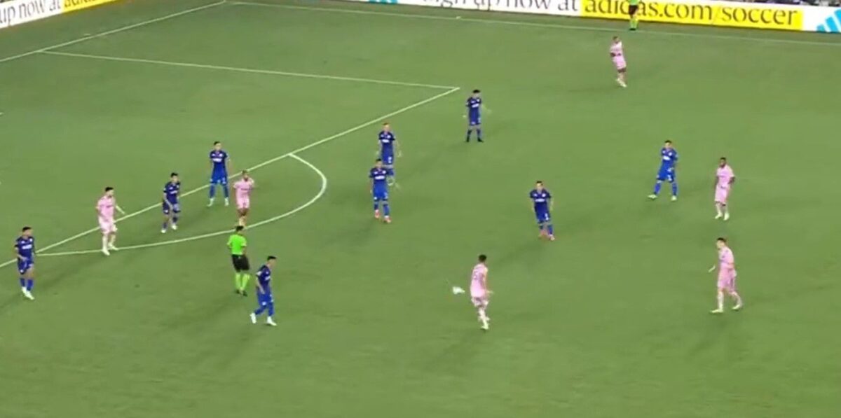 Σα να μην πέρασε μια μέρα: Μπουσκέτς και Μέσι συνεργάστηκαν με κλειστά μάτια (vids)