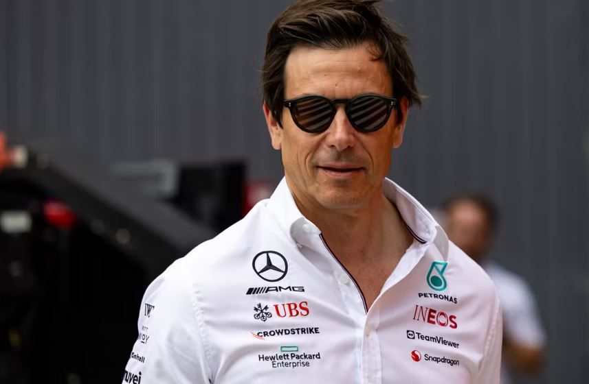 Ο Βολφ κρατά τα καλά χαρτιά… για του χρόνου