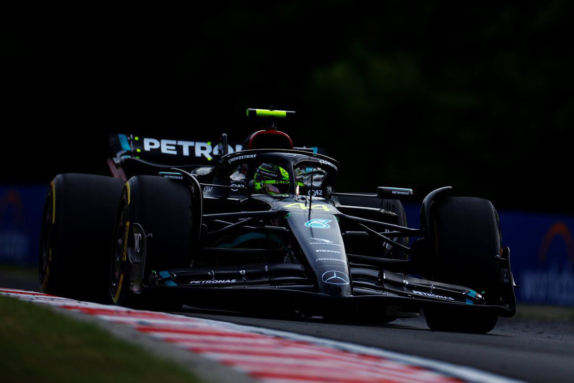 Ο Χάμιλτον ταχύτερος σήμερα στα ελεύθερα – Ακονίζουν μαχαίρια για την κατάταξη αργότερα