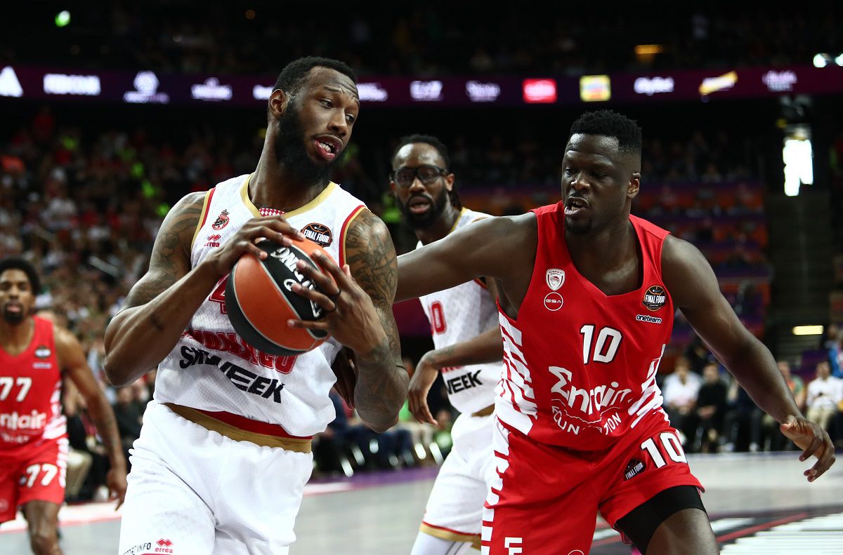 Ο Ντόντα Χολ πήρε διαβατήριο Αζερμπαϊτζάν!