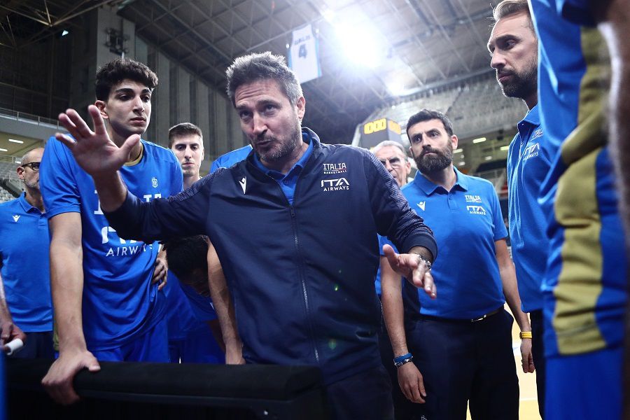 Ποτζέκο: «Τα παιδιά παίζουν… δωρεάν και τους συγχαίρω»! (vid)