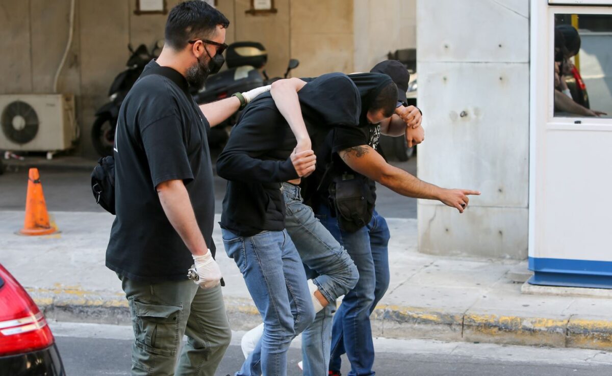 Συγκλονιστικό: Στη ΓΑΔΑ ο ηγέτης των BBB, ένας αρχηγός της Ραπίντ Βιέννης κι ένας προπονητής καράτε – «Διέφυγαν στην Ιταλία με σκάφος οπαδοί της Ντιναμό»!