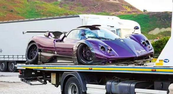 Συγκρούστηκε η Pagani Zonda 760 LH του Λιούις Χάμιλτον