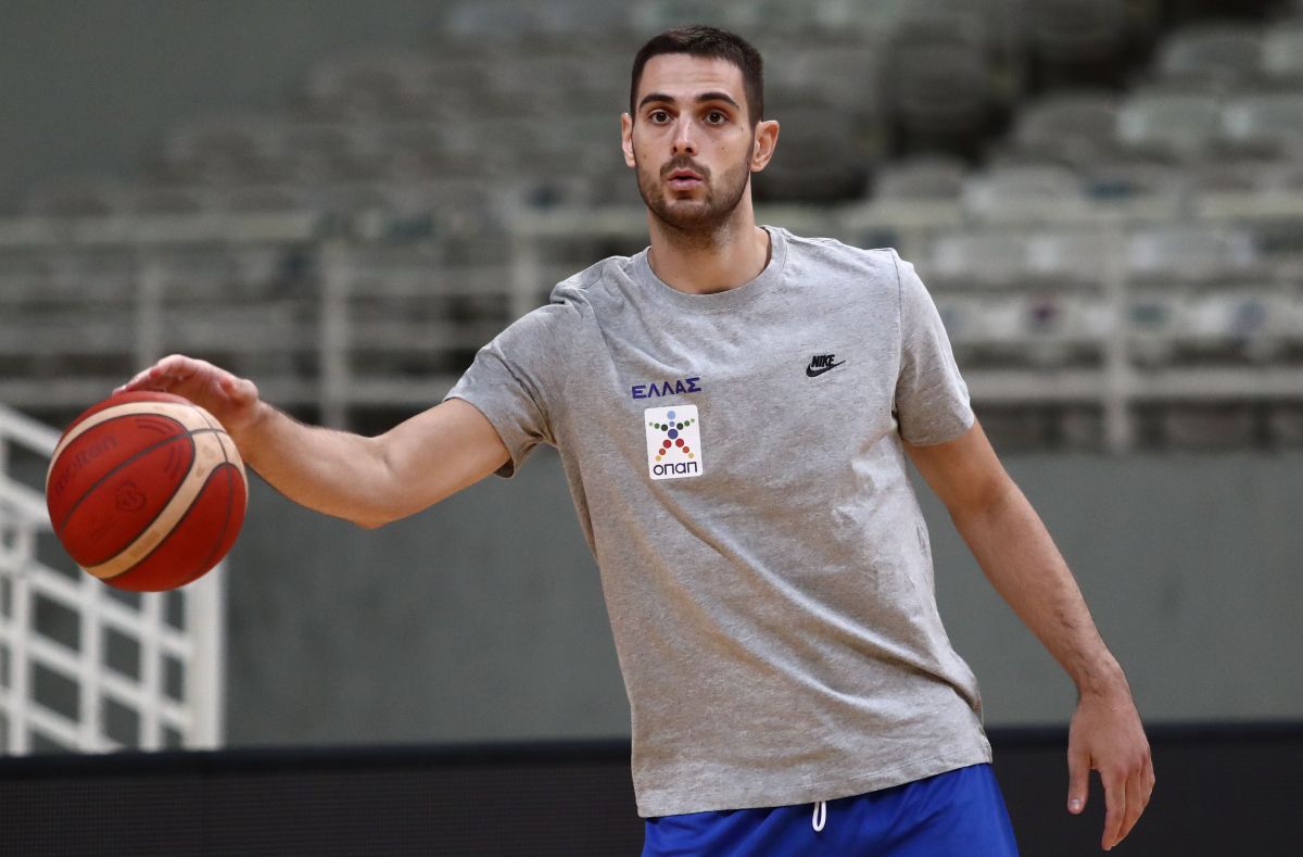 Ο Ιωάννης Παπαπέτρου στο Sportal: «Οι απουσίες παίζουν ρόλο, αλλά ας εστιάσουμε στους παρόντες – Πολύ ωραίο που είναι μαζί μας ο Ουόκαπ»