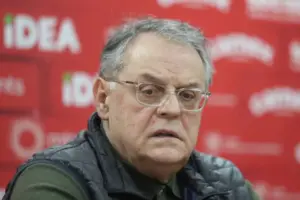 Ο Νεμπόισα Τσόβιτς σε πλάνο από παλιότερη συνέντευξη Τύπου