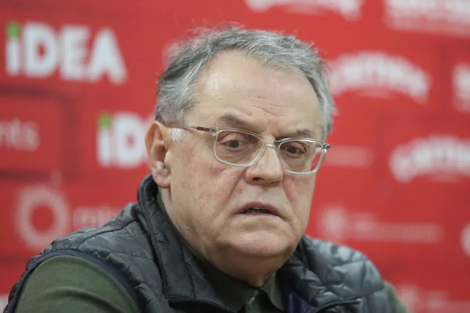 Ο Νεμπόισα Τσόβιτς σε πλάνο από παλιότερη συνέντευξη Τύπου