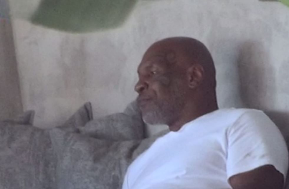 Ο «πιο κακός άνθρωπος στον κόσμο» κάνει διακοπές στη Μύκονο – Τι συνέβη με θαυμαστή του