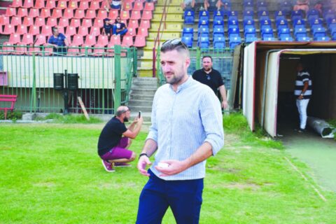 Ο πρόεδρος της Αναγέννησης Καρδίτσας στο Sportal: «Δεν είναι ώρα να μιλάμε για ζημιά στο γήπεδο, σπίτια βρίσκονται μέσα στη λάσπη και το νερό»