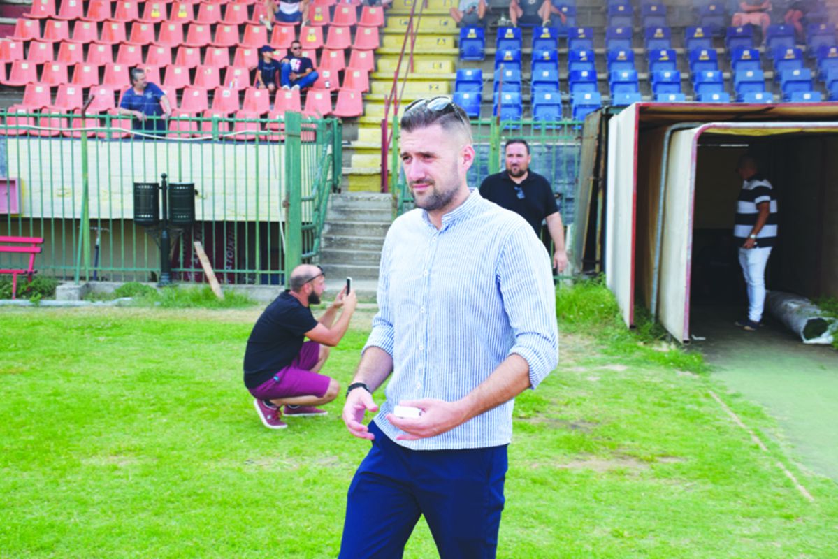 Ο πρόεδρος της Αναγέννησης Καρδίτσας στο Sportal: «Δεν είναι ώρα να μιλάμε για ζημιά στο γήπεδο, σπίτια βρίσκονται μέσα στη λάσπη και το νερό»