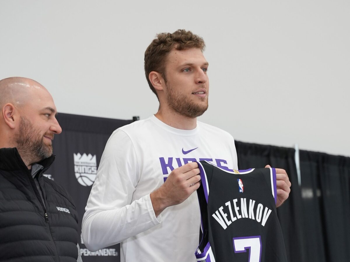 Ο Ντε Άαρον Φοξ αποθεώνει τον Βεζένκοφ: «Όταν τον έβλεπα να σουτάρει έλεγα “ουάου”»