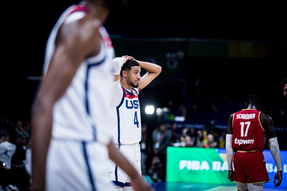 «Βαρύ» κλίμα στην Team USA: Τι έγινε στα αποδυτήρια των Αμερικανών μετά την ήττα-σοκ από τη Γερμανία