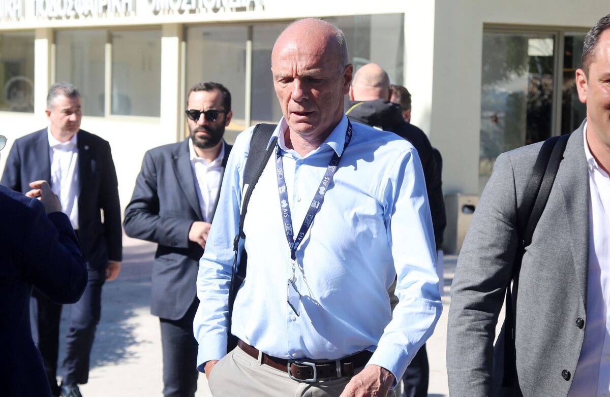 Παραιτήθηκε ο Μπένετ από την ΚΕΔ