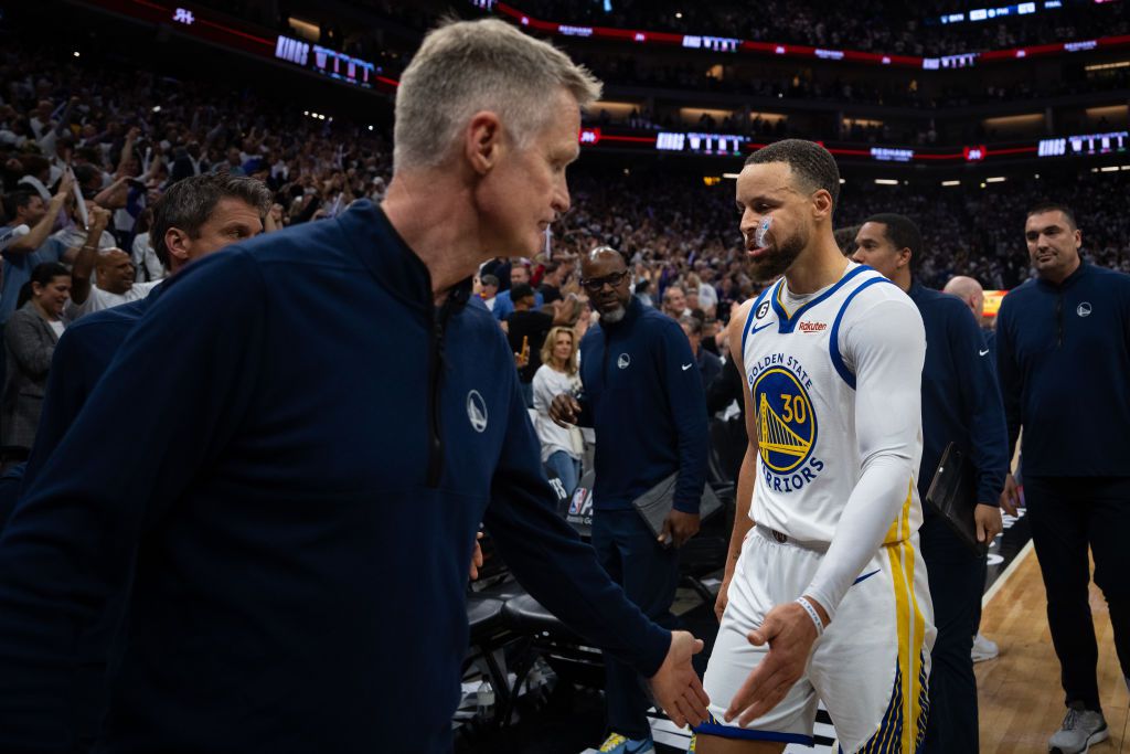 O κόουτς Κερ πήρε πάνω του την ευθύνη για τη γκάφα του Κάρι με το τάιμ άουτ (vid)