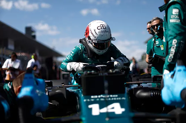 Η Aston Martin συμφωνεί με τον Αλόνσο