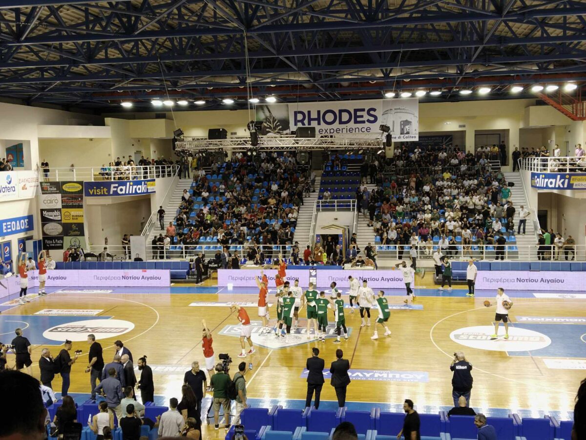 Διπλα-δίπλα στις εξέδρες Παναθηναϊκοί και Ολυμπιακοί – Σε επιφυλακή η αστυνομία (pics+vid)