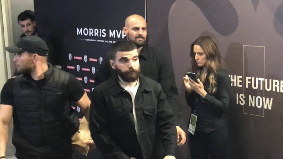 Ο Γιώργος Σαββίδης επισκέφτηκε τα αποδυτήρια του ΠΑΟΚ