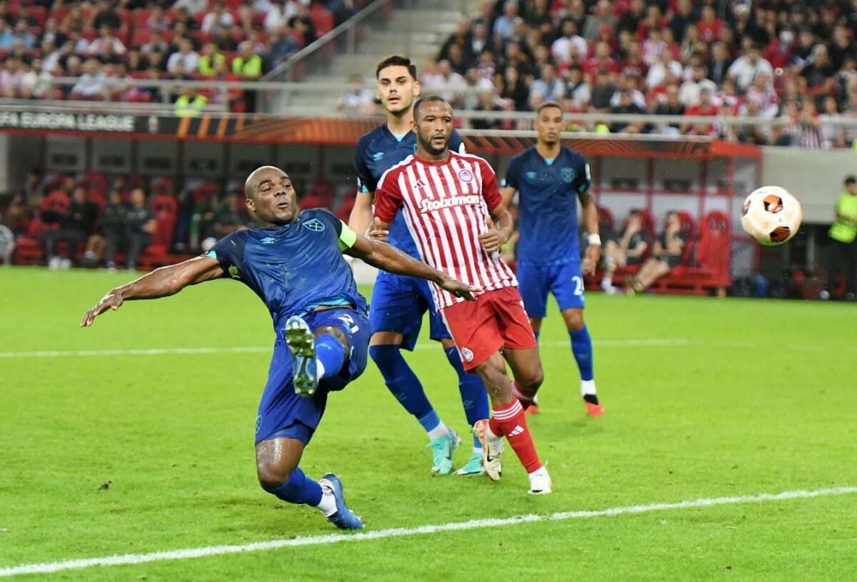 Αδιανόητο αυτογκόλ του Ογκμπόνα για το 2-0 του Ολυμπιακού – Πήρε φωτιά το «Γ. Καραϊσκάκης» (vid)