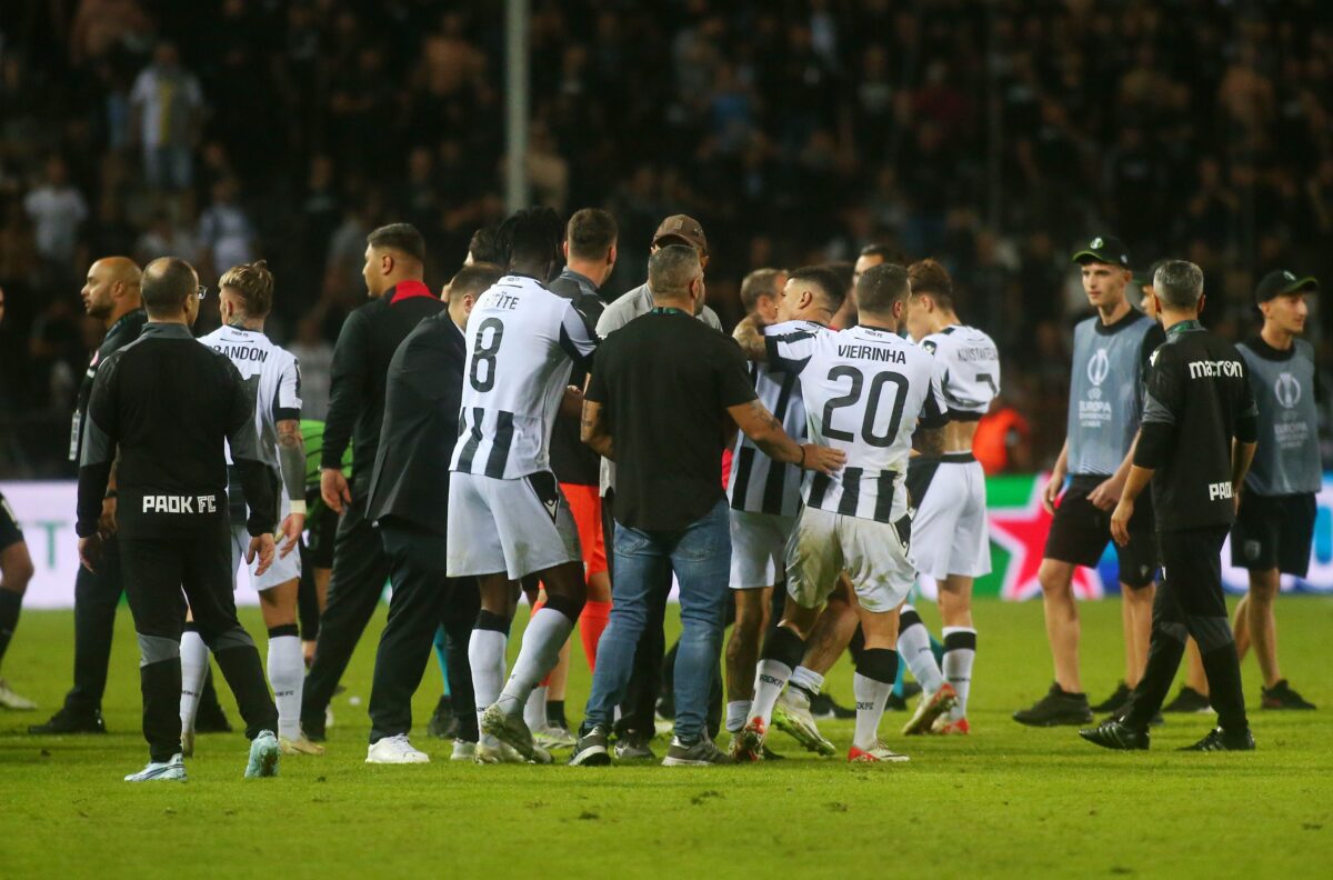 Χαμός στην Τούμπα: Ένταση ανάμεσα σε ανθρώπους του ΠΑΟΚ και της Άιντραχτ και κόκκινη στον Μεϊτέ – Έξαλλος ο Λουτσέσκου! (vid)