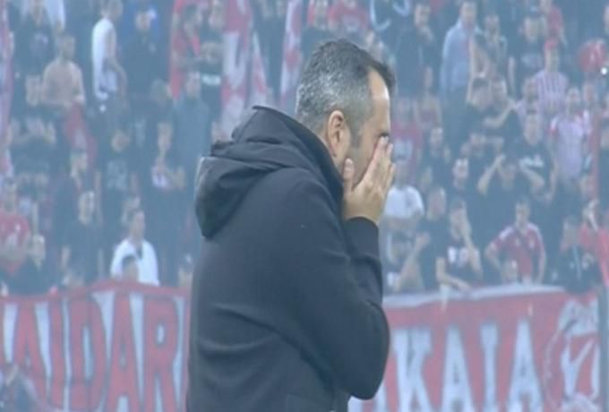 Μαρτίνεθ: «Αναλαμβάνω την ευθύνη» – Η απόγνωση του Ισπανού τεχνικού του Ολυμπιακού που δεν δέχθηκε ερωτήσεις
