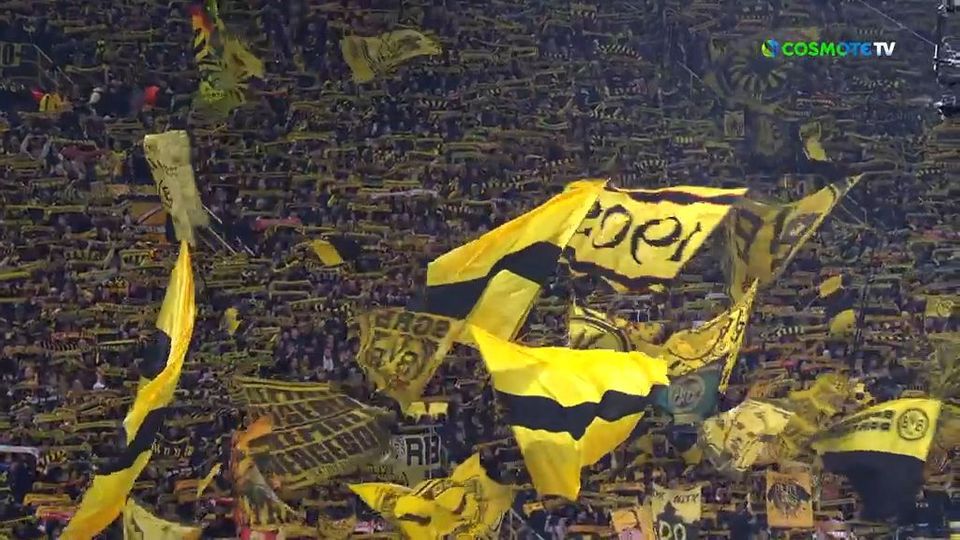 Επίθεση των οπαδών της Ντόρτμουντ κατά της UEFA και όχι μόνο με ράβδους χρυσού στο ματς με τη Νιούκαστλ – «Σας νοιάζει μόνο το χρήμα»