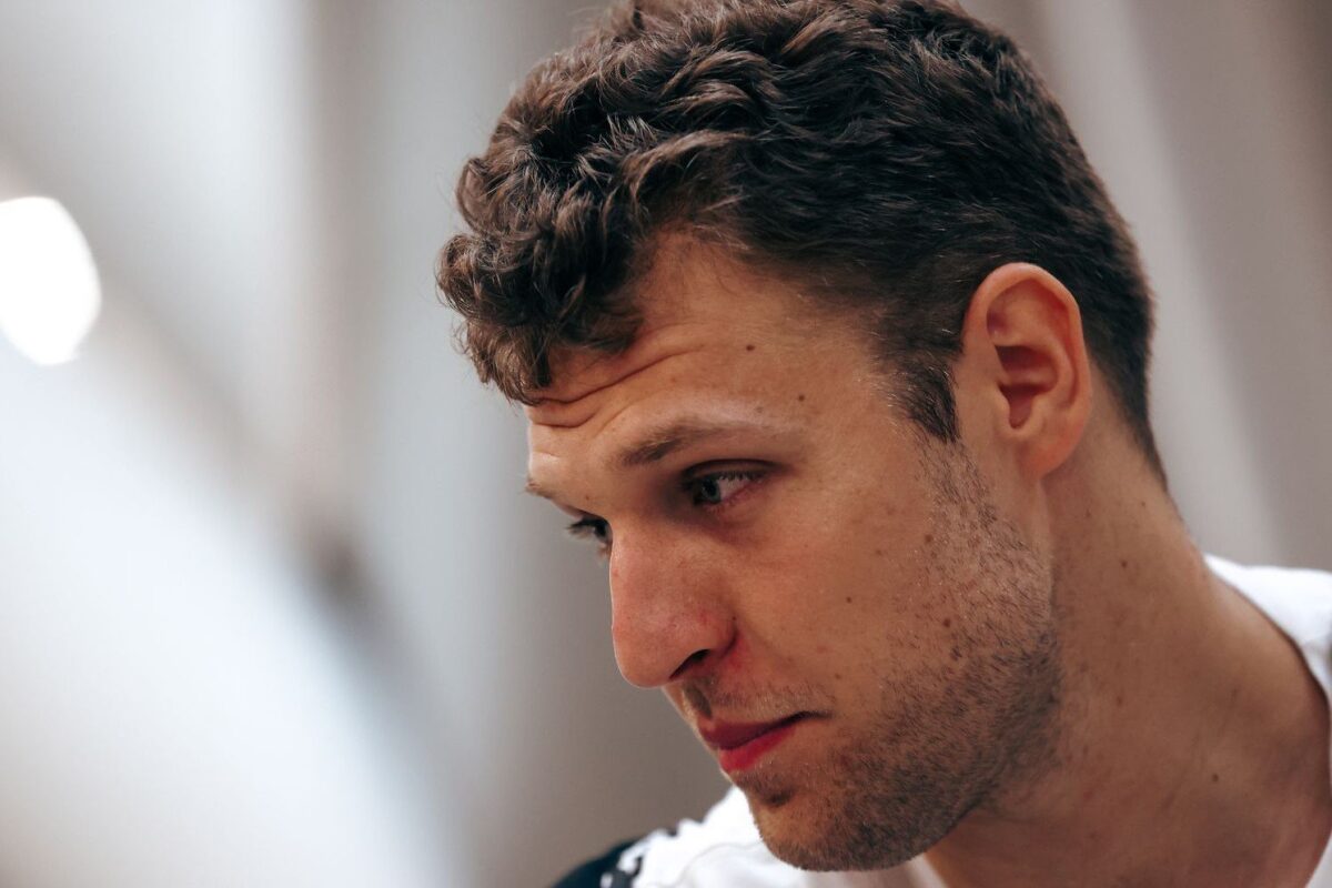 Στο Σακραμέντο περιμένουν από τον Βεζένκοφ να παίξει άμυνα και η… συνάντηση με τον Λεμπρόν είναι το πρώτο του κρας τεστ