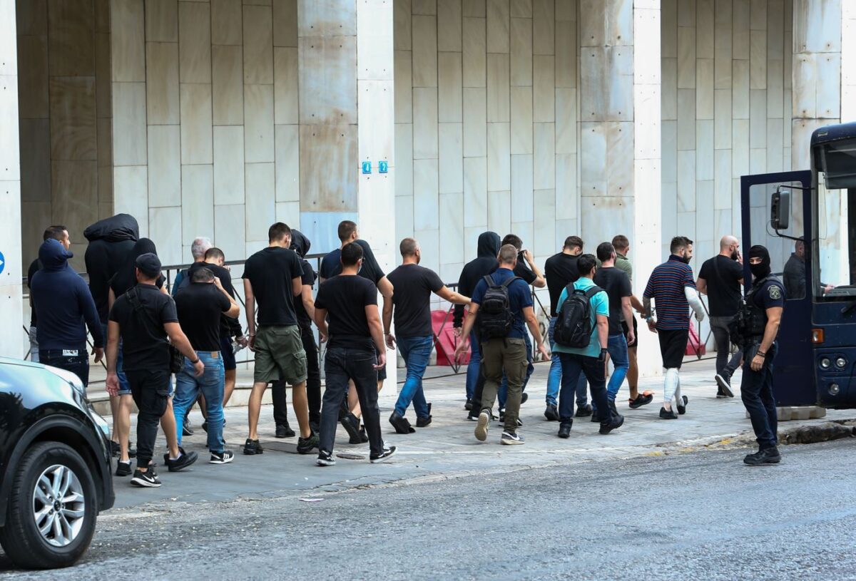 Προκλητικοί οπαδοί της Ντιναμό Ζάγκρεμπ στα δικαστήρια – «Δεν περιμένω να βγούμε από τη φυλακή»