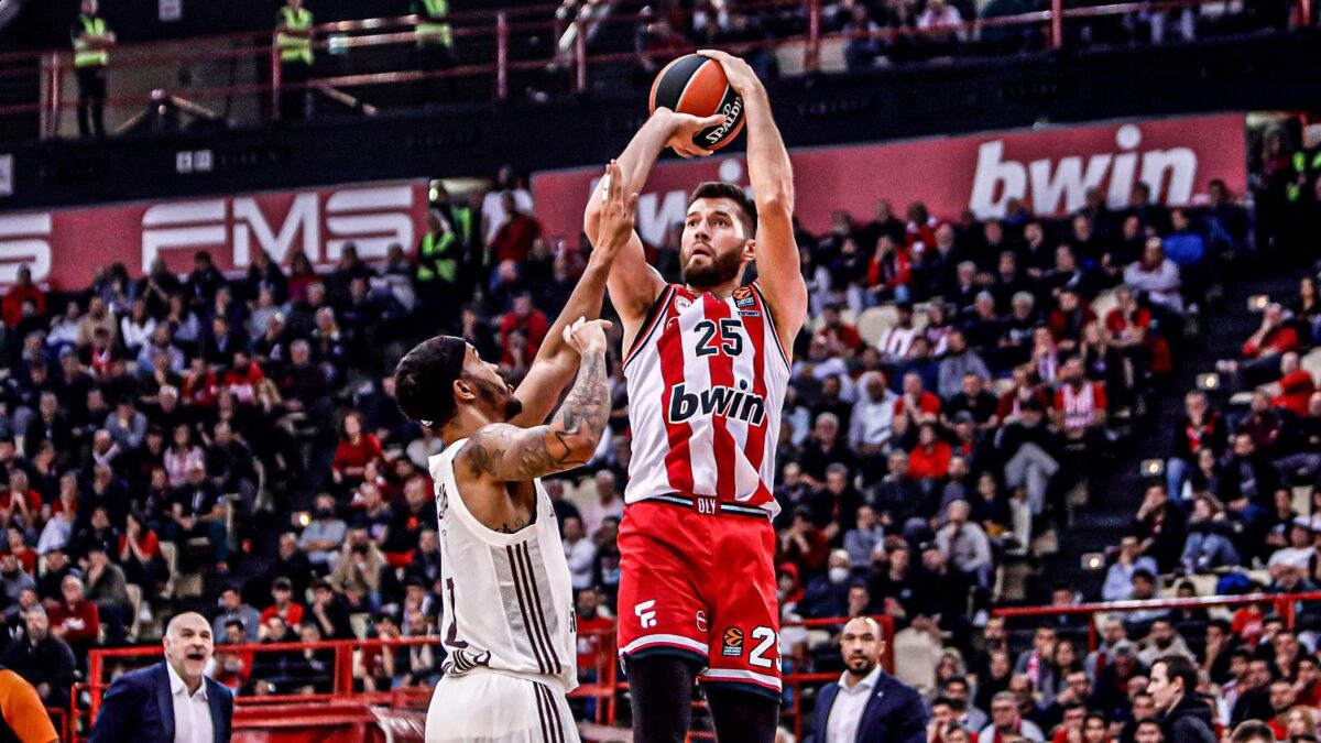 Ολυμπιακός – Μπάγερν Μονάχου 77-69: Οι 14 πόντοι του Πίτερς στην αναμέτρηση