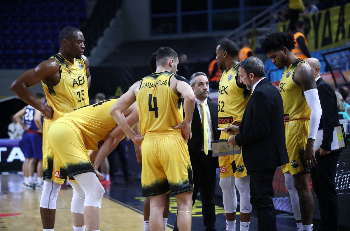 Κωδικός… 5-0 και πρωτιά για την ΑΕΚ κόντρα στην Ντινάμο Σάσαρι