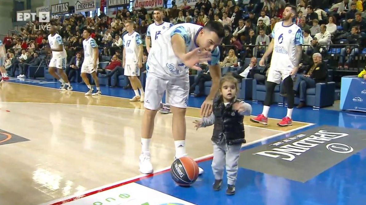 Το ζέσταμα του Σλούκα με την κόρη του στο All Star Game της Καρδίτσας (vid)
