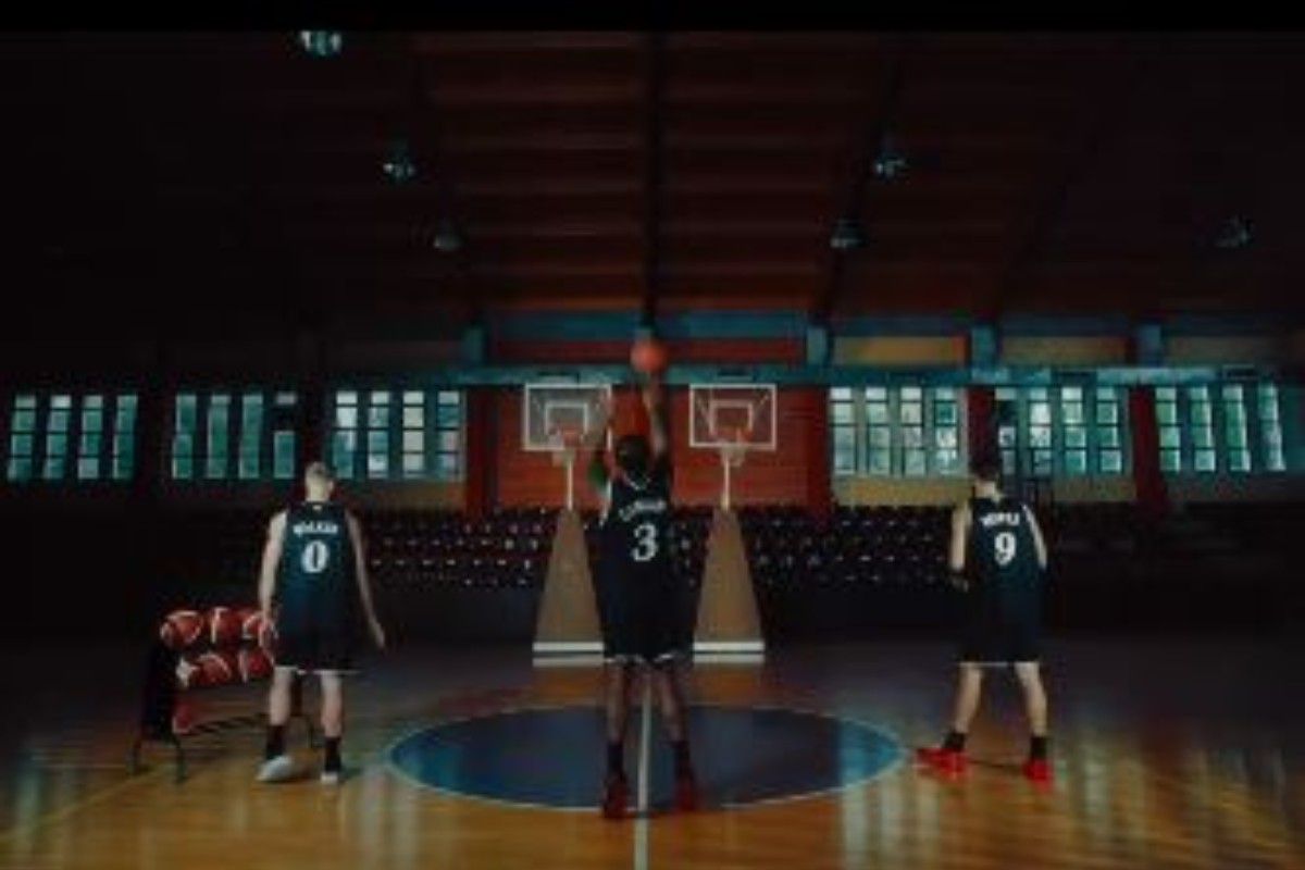 Κάνααν, Oυόκαπ και Πάπας μιμούνται το NBA και τραγουδούν το «Jingle Bells» με… τρίποντα
