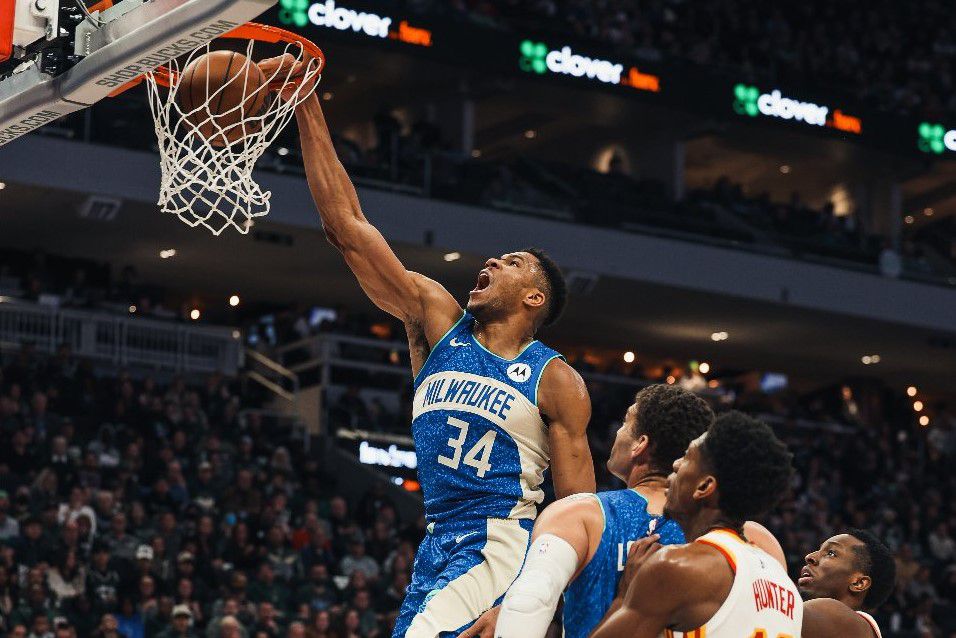 Ο Αντετοκούνμπο με το πρώτο triple double της σεζόν, οδήγησε τους Μπακς στη νίκη επί των Χοκς (vids)
