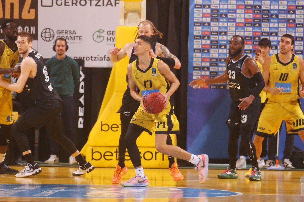 Ο Βασίλης Καζαμίας έγραψε ιστορία: Έγινε ο νεότερος παίκτης στην ιστορία του Άρη στα ευρωπαϊκά ματς!