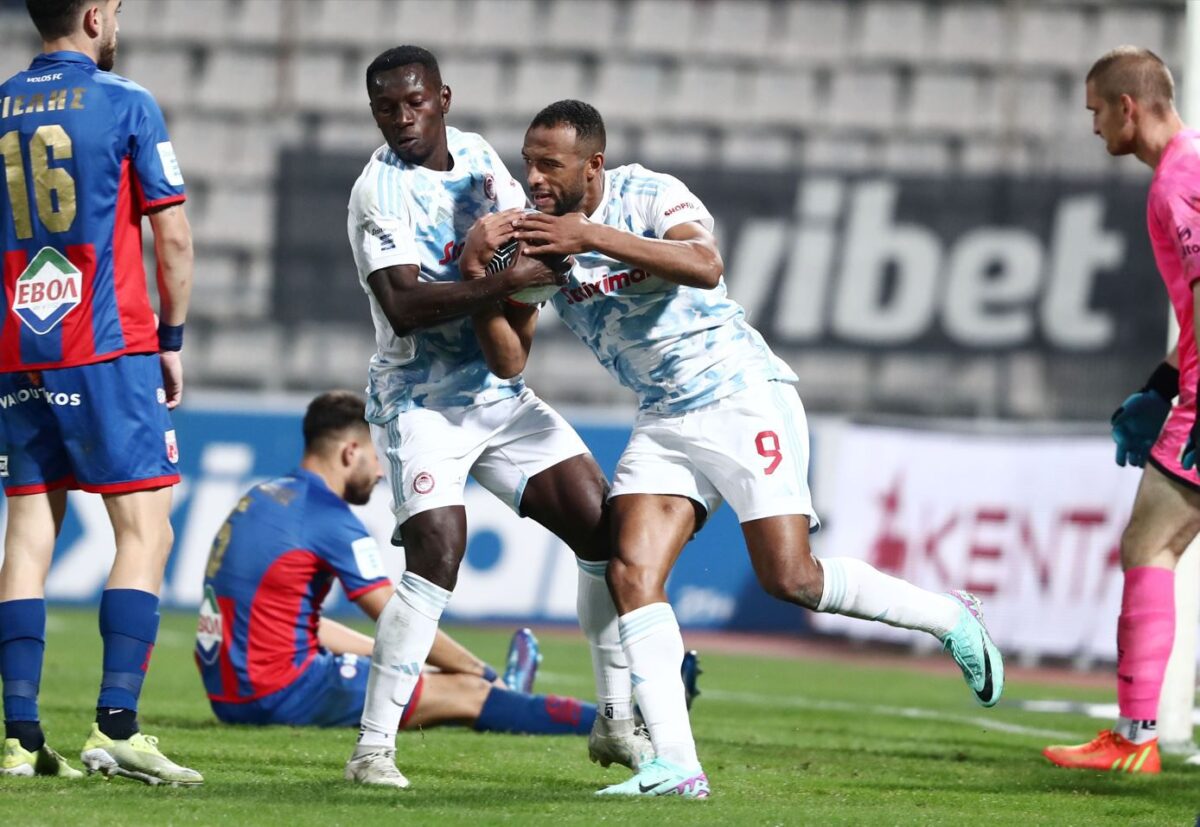 Προβάδισμα για τον Βόλο, συνθήματα αποδοκιμασίας από τον κόσμο του Ολυμπιακού και… 2-2 με αυτογκόλ! (vids)