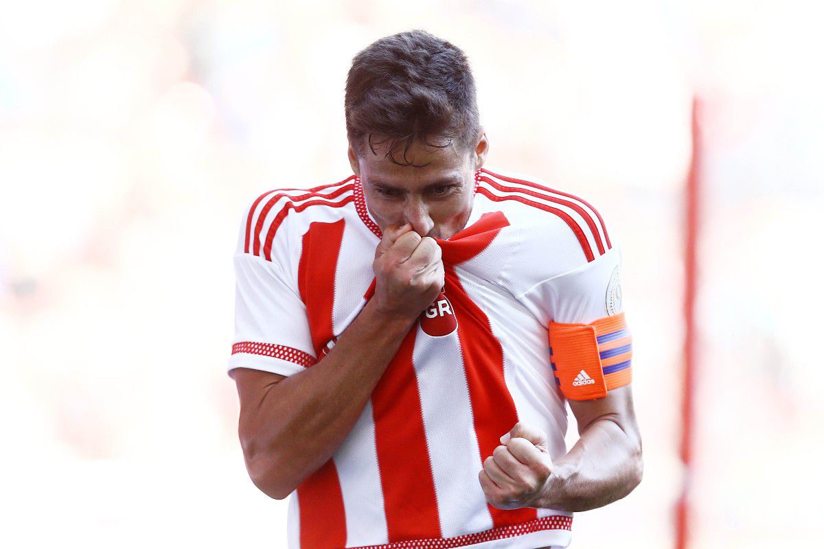 Οι Ισπανοί μεσοεπιθετικοί που φόρεσαν την ερυθρόλευκη φανέλα πριν τον Ναβάρο