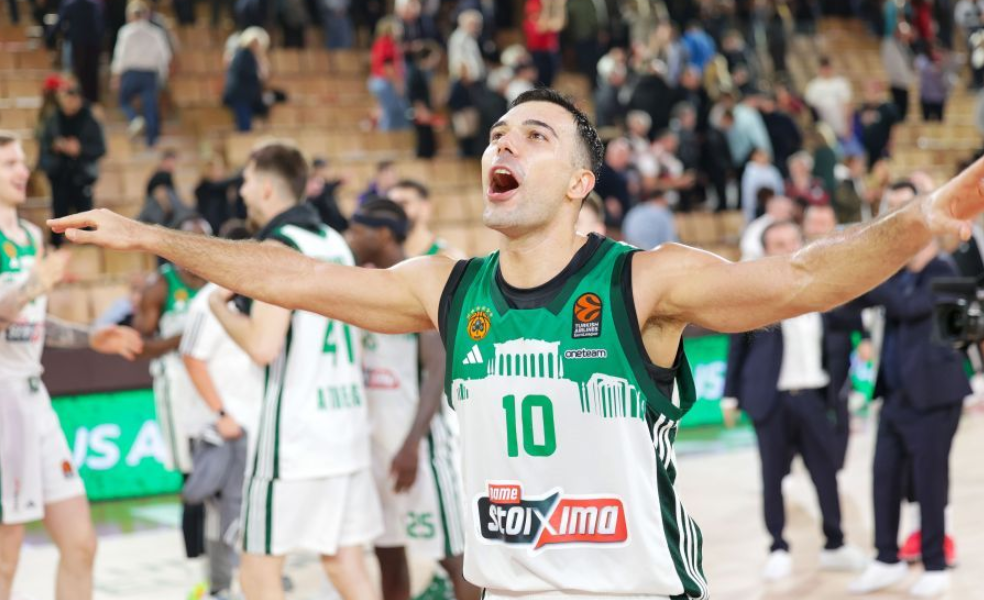 Τρελάθηκε με την τρίποντη βόμβα του Γκριγκόνις ο Σλούκας – Τραγουδούσε με τον κόσμο (vid)
