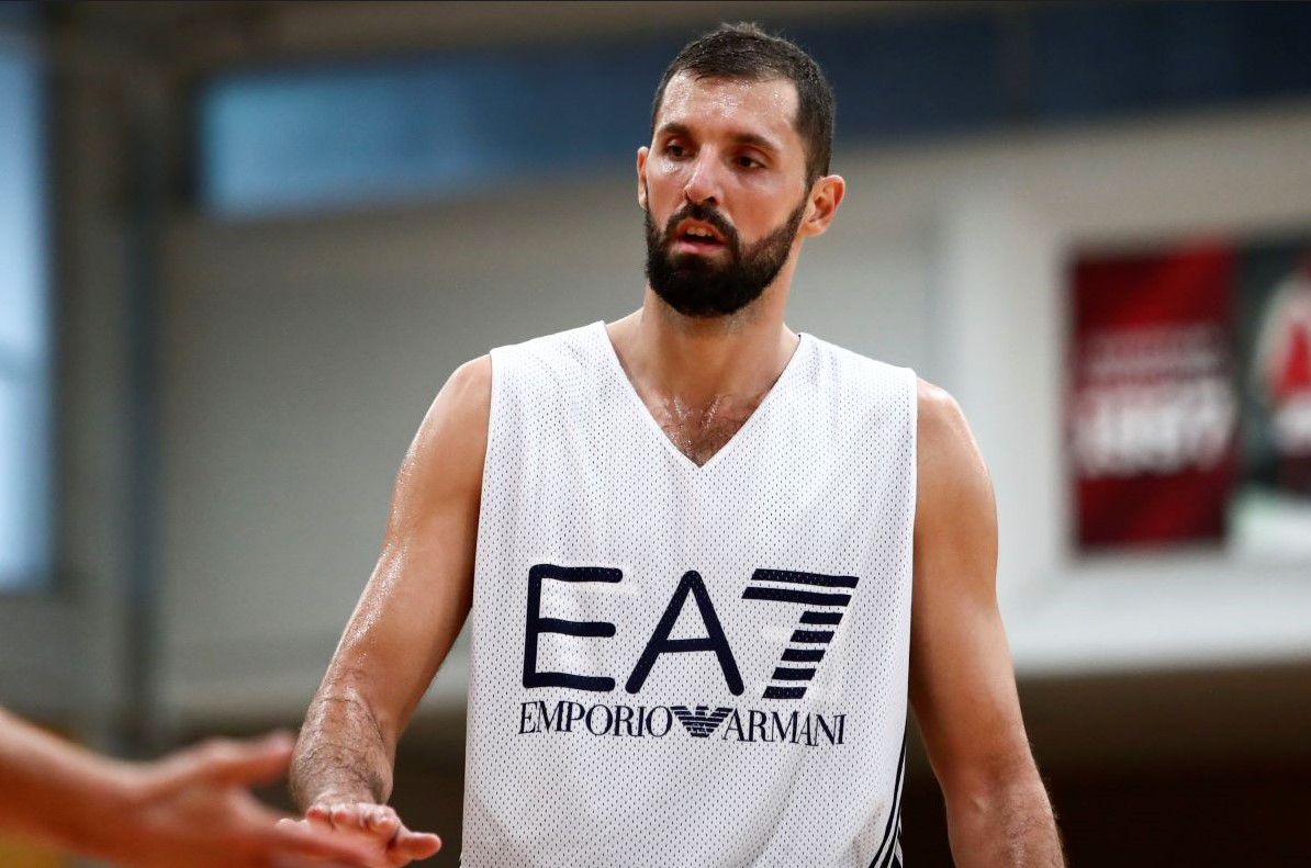 Η Αρμάνι βάζει στα πιτς ακόμα έξι εβδομάδες τον Μίροτιτς και τρεις τον Λο