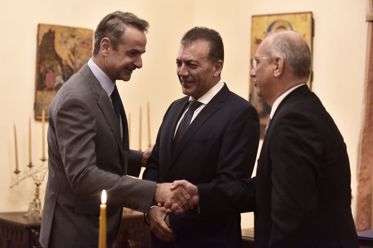 «Η κυβέρνηση εξετάζει την είσοδο των φιλάθλων στα γήπεδα με εφαρμογή στα κινητά»