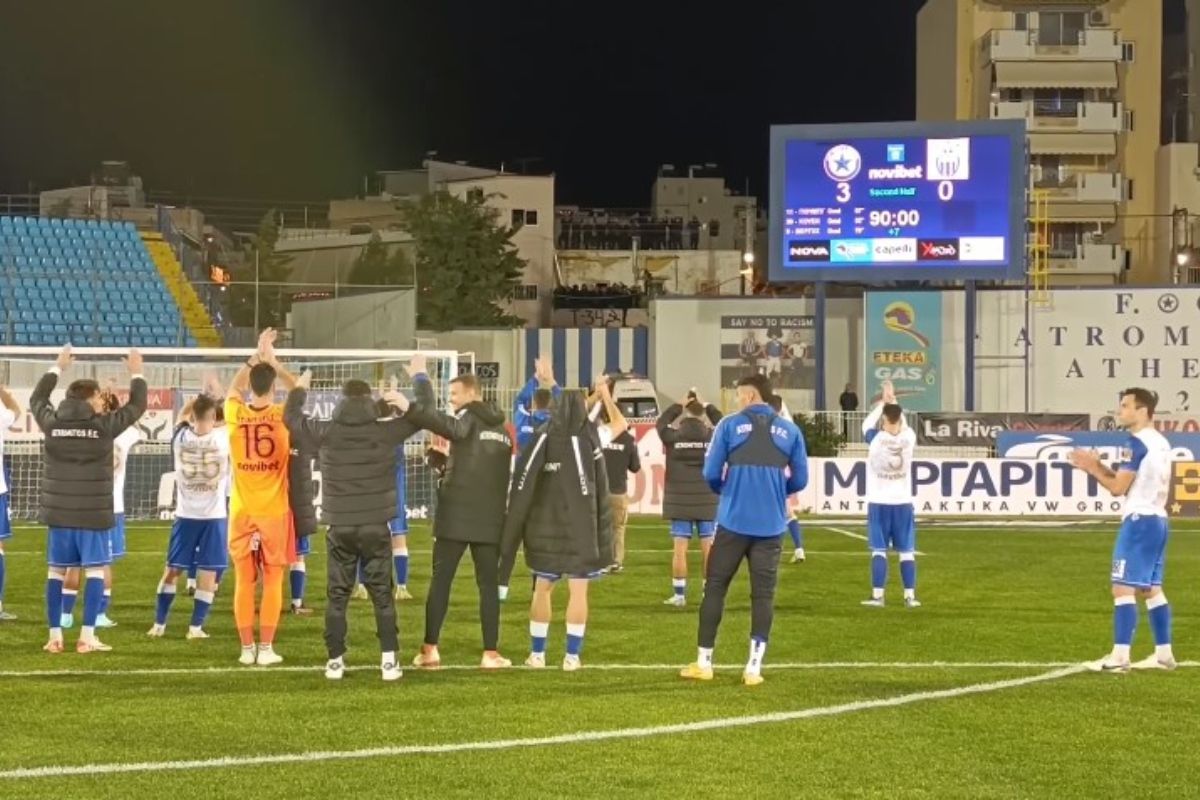 Οι παίκτες του Ατρόμητου πανηγύρισαν με τους οπαδούς σε μια… πολυκατοικία: «Αν μπορείτε κλείστε και τις ταράτσες» (vid)