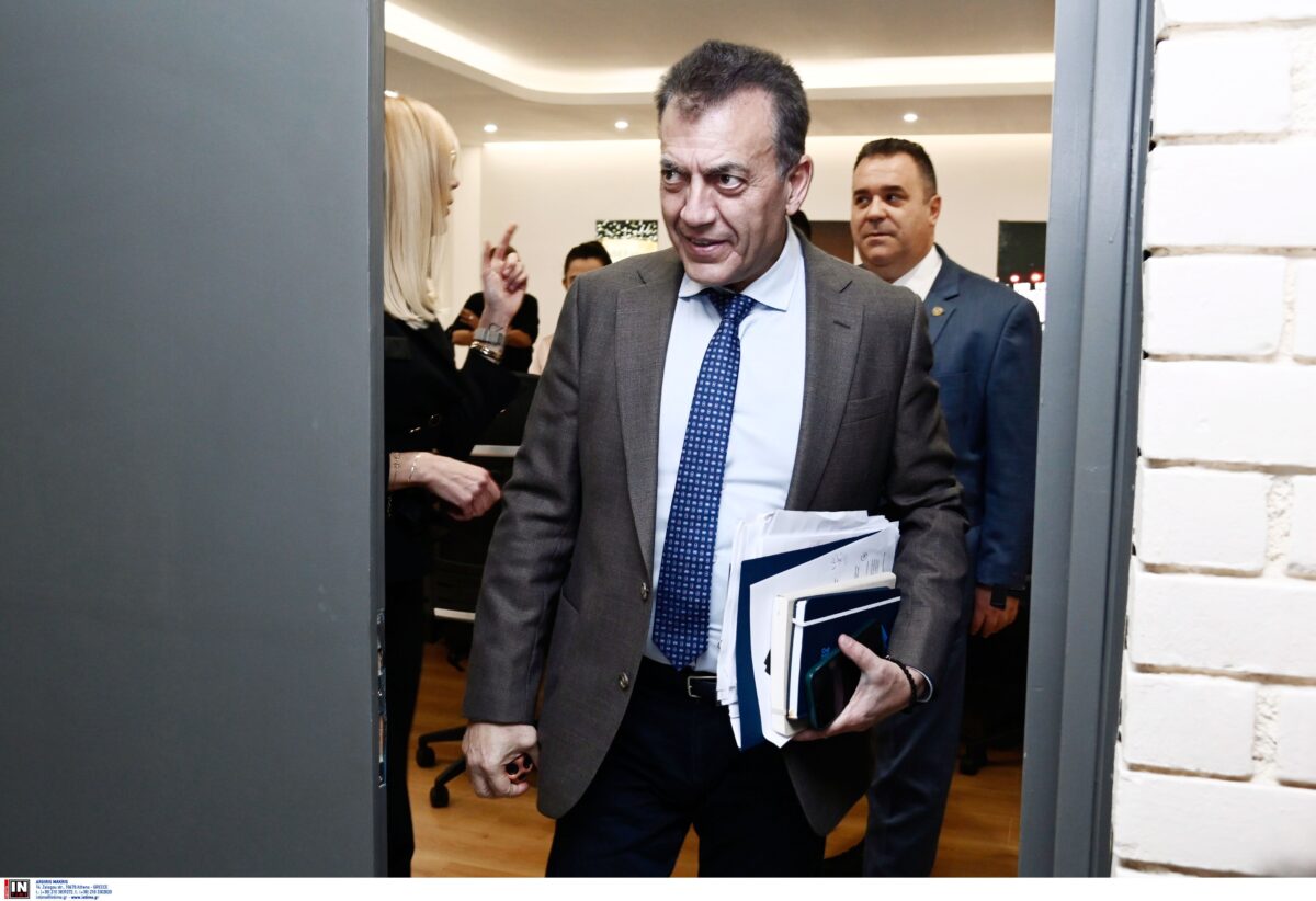 Βρούτσης: «Κεκλεισμένων κι όχι διακοπή και τιμωρία των ομάδων» – Κάμερες στα γήπεδα κι αναβάθμιση της ΔΕΑΒ
