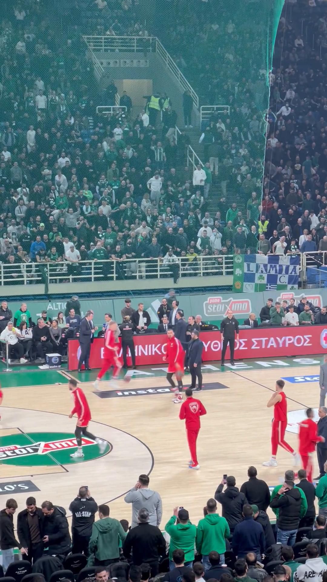 Η είσοδος του Γιώργου Μπαρτζώκα στο ΟΑΚΑ για το ντέρμπι Παναθηναϊκός – Ολυμπιακός