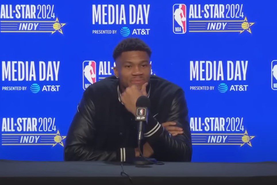 Αντετοκούνμπο: «Δεν βλέπω μπάσκετ. Δεν παρακολουθώ τι κάνουν οι άλλοι…» (vids)