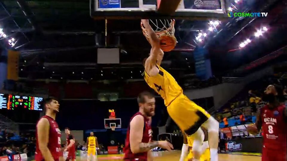 Εκπληκτική κίνηση και κάρφωμα του Κουζέλογλου