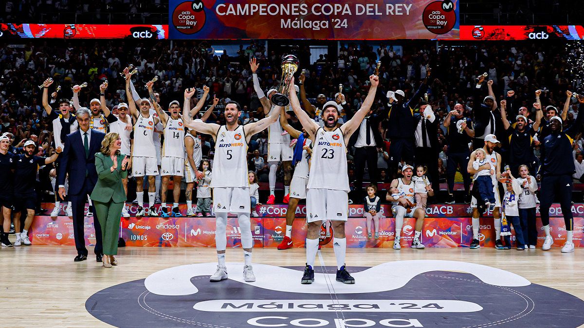 Η Ρεάλ πήρε το Copa del Rey κόντρα στην Μπαρτσελόνα σηκώνοντας το τρόπαιο μετά το 2020!