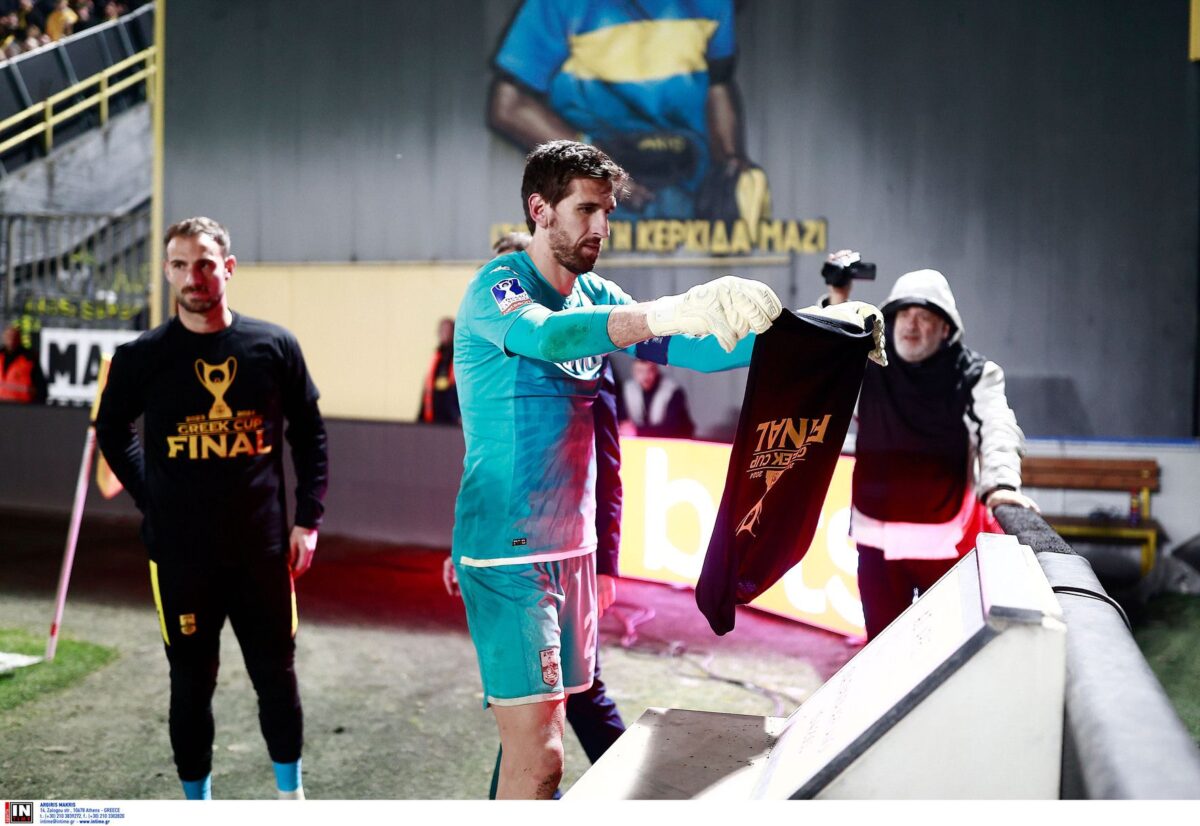 Ρίγη συγκίνησης στο «Κλ. Βικελίδης» – Η αφιέρωση των παικτών του Άρη στον Άλκη Καμπανό (vid+gallery)