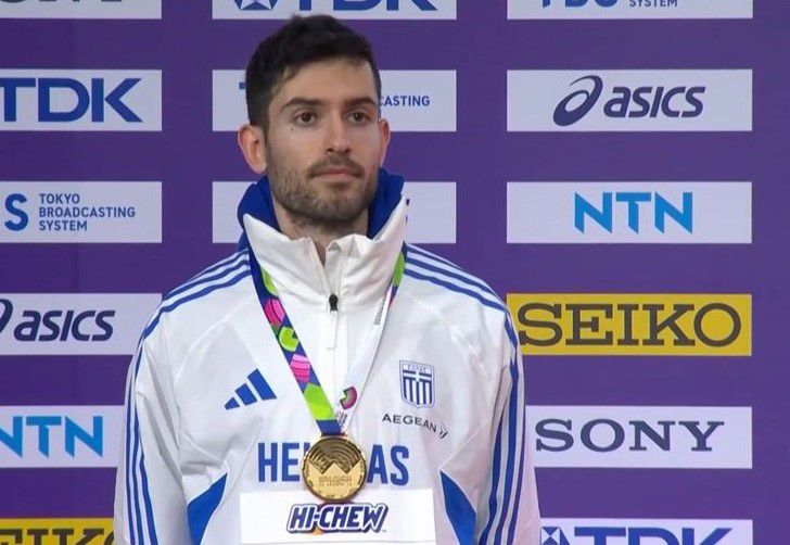 Η απονομή του χρυσού μεταλλίου στον Μίλτο Τεντόγλου (vid)