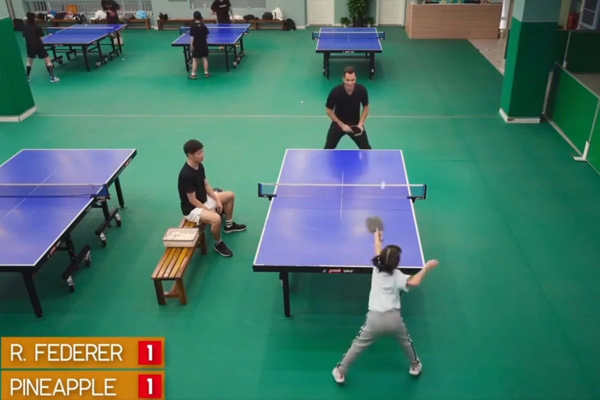 Έπος: Ο Ρότζερ Φέντερερ έχασε από οκτάχρονο κοριτσάκι σε αγώνα πινγκ-πονγκ (vid)