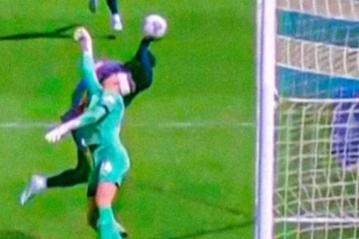 Ο αμυντικός της Γουεστ Μπρομ, Κίπρε σαν άλλος Μαραντόνα έσωσε γκολ…με το χέρι (vid)