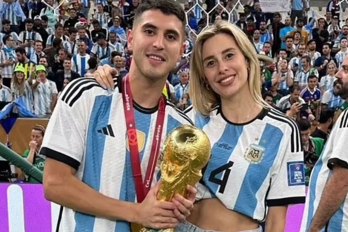 Η πρώην του Παλάσιος «έβγαλε στο σφυρί» το χρυσό μετάλλιο και τη φανέλα του από τον τελικό του Μουντιάλ για να ξεχρεώσει