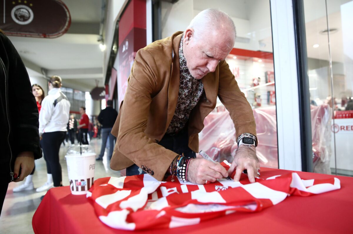 Ο Νίκος Αναστόπουλος βρέθηκε στο Red Store πριν το Ολυμπιακός – Μακάμπι Τελ Αβίβ (gallery)