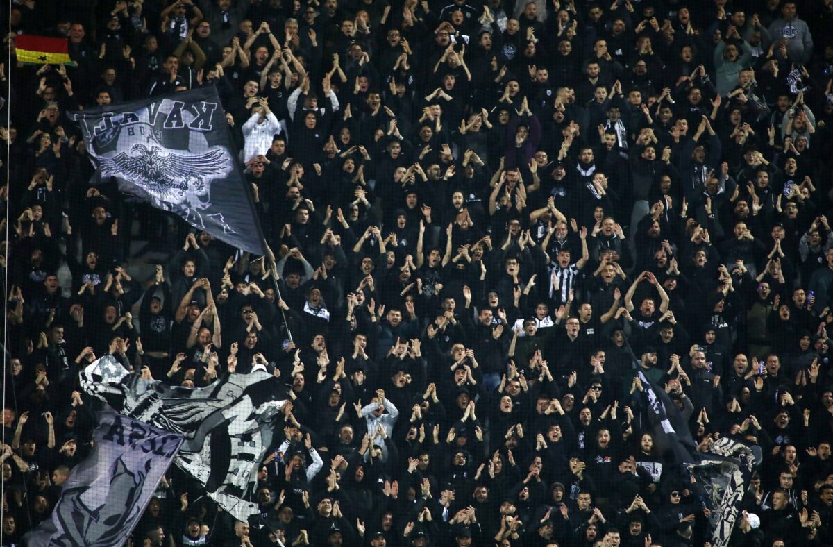 Εκρηκτική ατμόσφαιρα από τους οπαδούς του ΠΑΟΚ στην Τούμπα